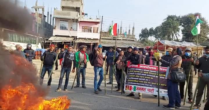 जनमत पार्टीद्वारा राजमार्ग अवरुद्ध (तस्बिरहरू)