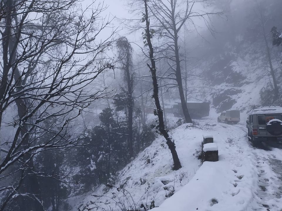 बाक्लो हिमपातले सुदूरपश्चिम प्रदेशका दुई राजमार्ग अवरुद्ध