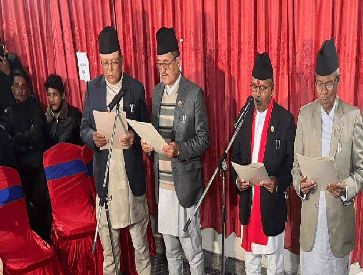 कर्णालीका नव नियुक्त पाँच मन्त्रीले लिए शपथ