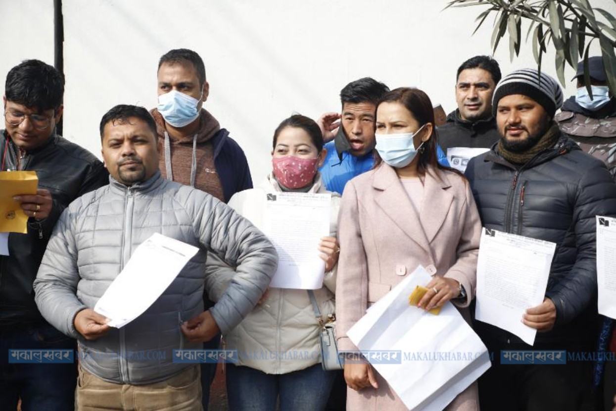 निर्वाचनकाे मिति ताेक्न माग गर्दै अखिलको मार्चपास(तस्बिरहरू)