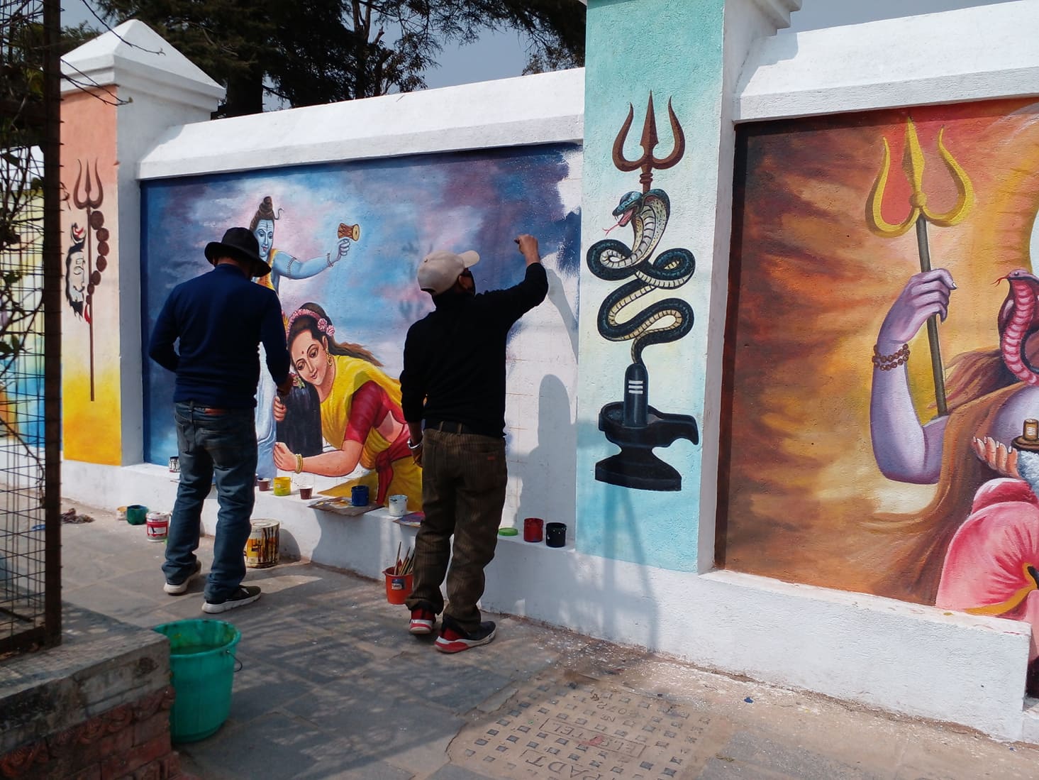 पशुपतिमा महाशिवरात्रिको तयारी, भित्तामा काेरिँदै शिवपार्वतीका चित्र