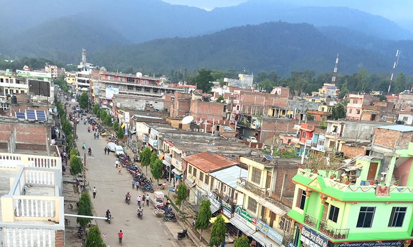 एमसीसीविरूद्धको प्रदर्शन नियन्त्रण बाहिर गएपछि वीरेन्द्रनगरमा कर्फ्यू 