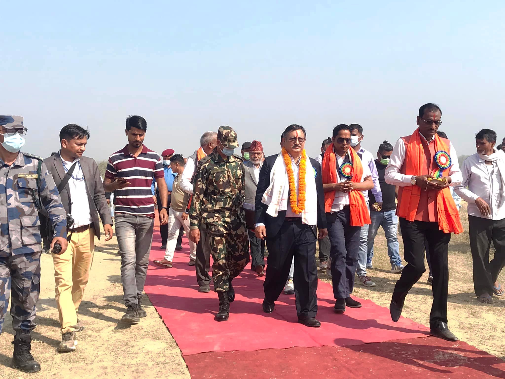 कालो झण्डा देखाउने अधिकार पनि कांग्रेसले नै प्रदान गरेको हो : गृहमन्त्री खाँण