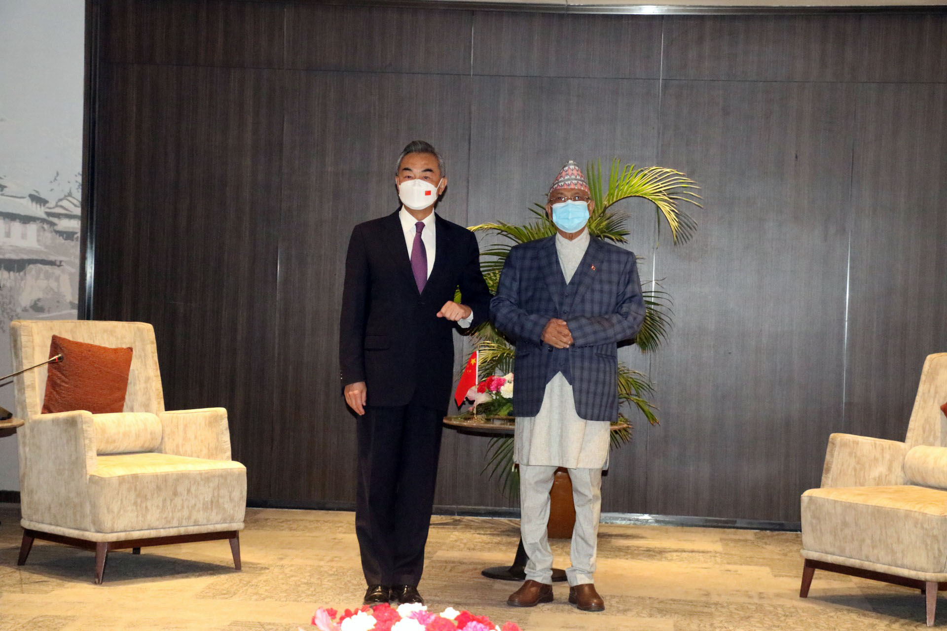 बीआरआई आयोजना अघि बढाउन र नाका सञ्चालन गर्न चिनियाँ विदेशमन्त्रीलाई ओलीको आग्रह