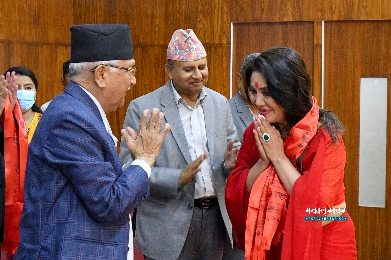 एमाले प्रवेश गर्दै करिश्माले भनिन्- ‘जिम्मेवारी पाए पछि हट्दिनँ’