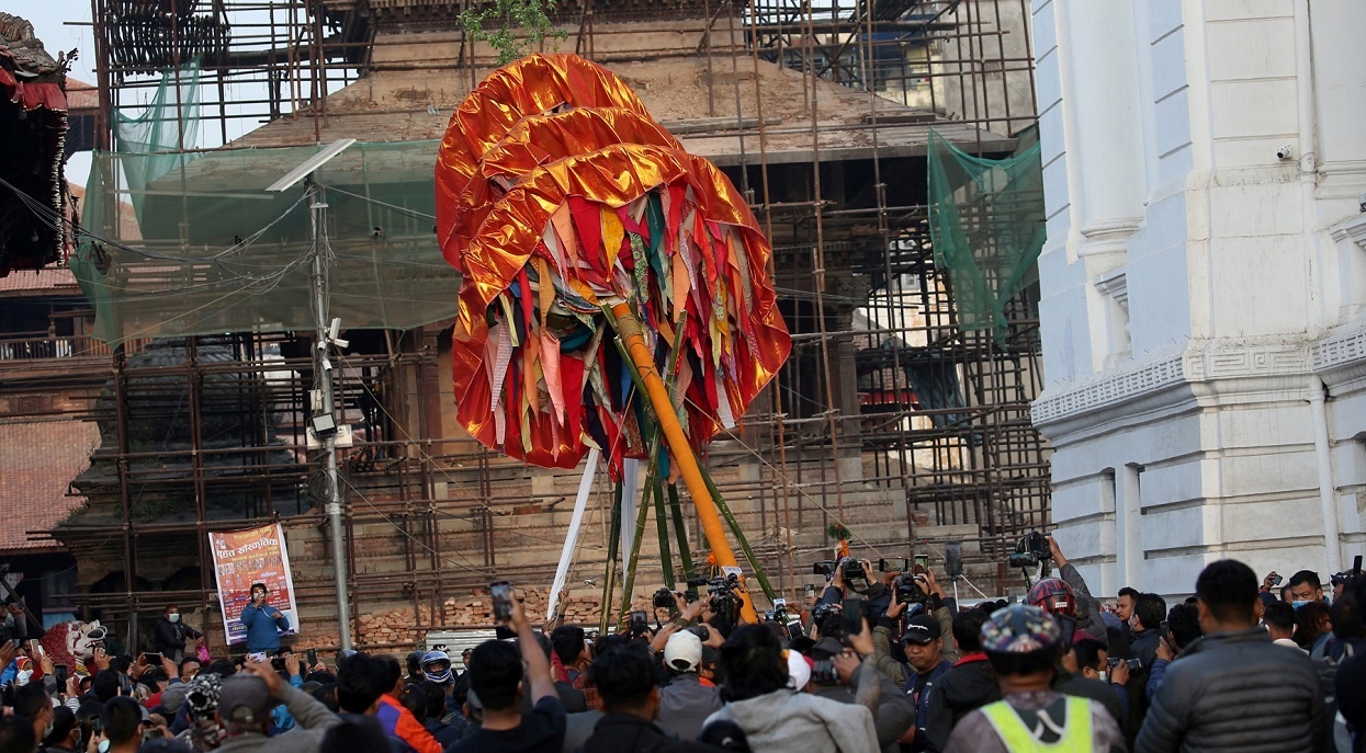 वसन्तपुरमा चीर ठड्याइयो, होली प्रारम्भ