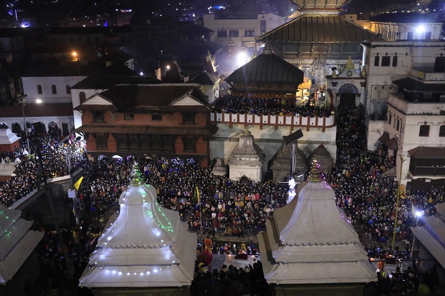 आज महाशिवरात्रि, पशुपतिलगायतका शिवालयमा दर्शनार्थीको भीड