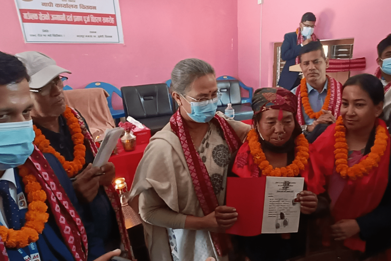 भरतपुर महानगरपालिकामा लालपूर्जा वितरण