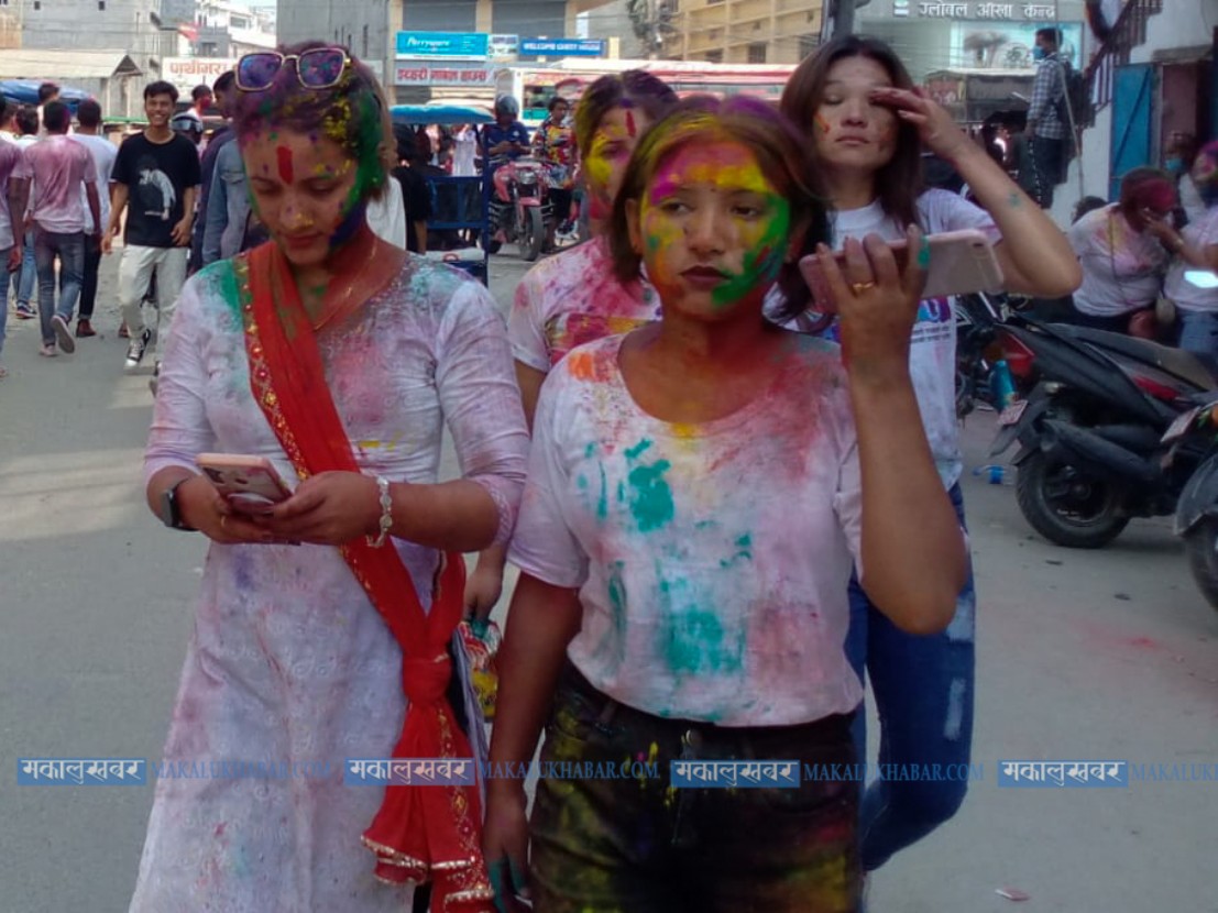 तराईकाे होली आज, विराटनगर, इटहरीलगायत क्षेत्रमा मनाइँदै (तस्वीरसहित)