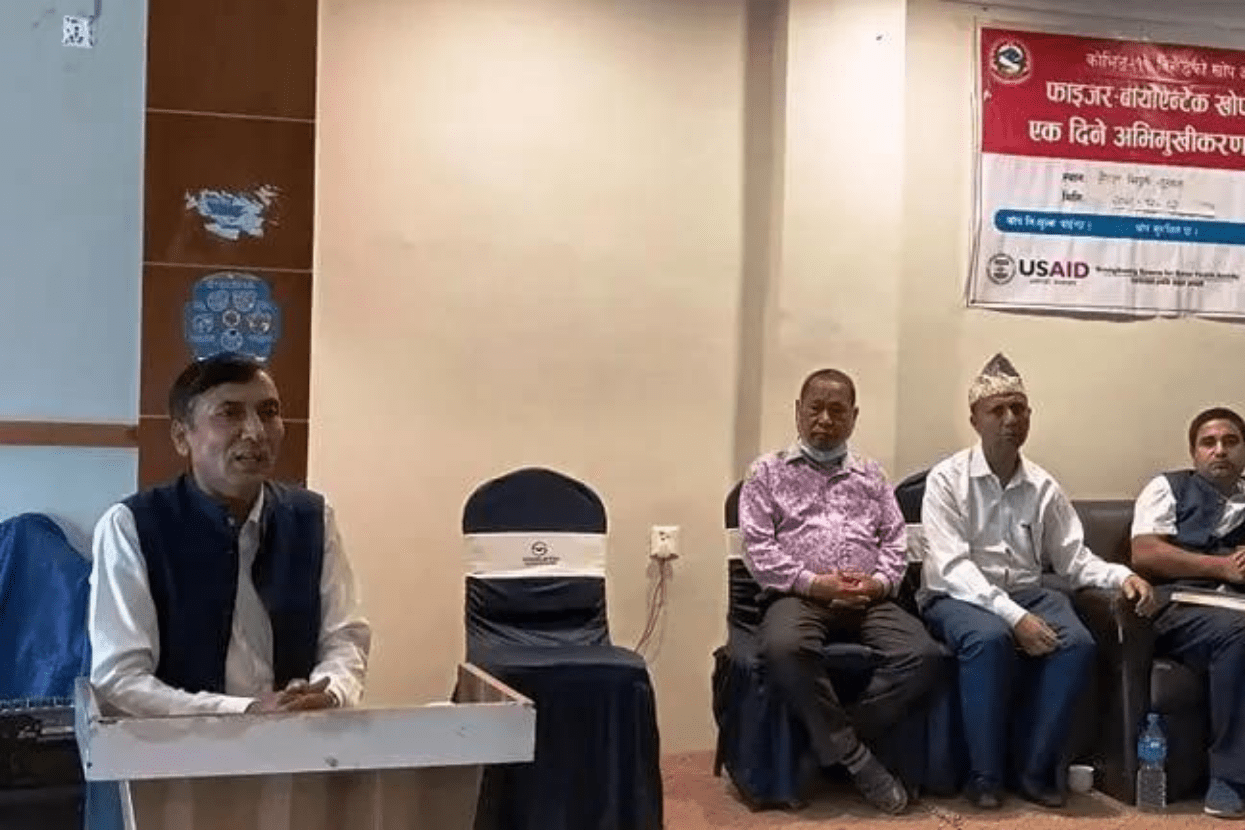 रुपन्देहीमा फाइजर खोप लगाउन स्वास्थ्यकर्मीलाई तालिम