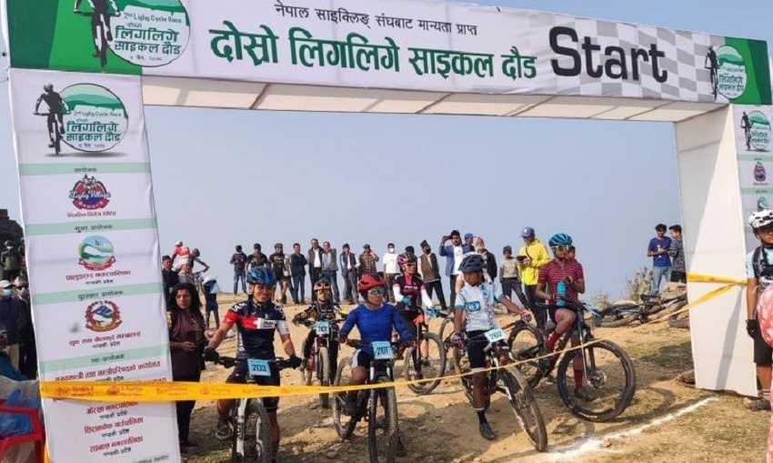 दौडेर राजा हुने लिगलिग कोटमा ‘साइकल रेस’
