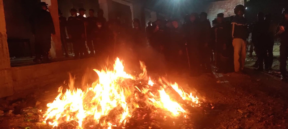 मेयरले नै अरूको नाममा भोट खसालेपछि मतदान रद्ध, मतपत्र जलाइयो