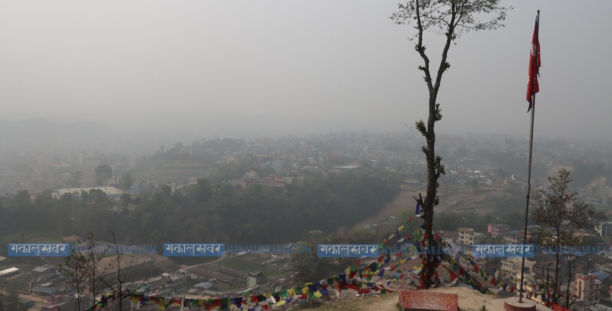 वायु प्रदूषणले धुम्म काठमाडौँ उपत्यका (तस्बिरहरू)