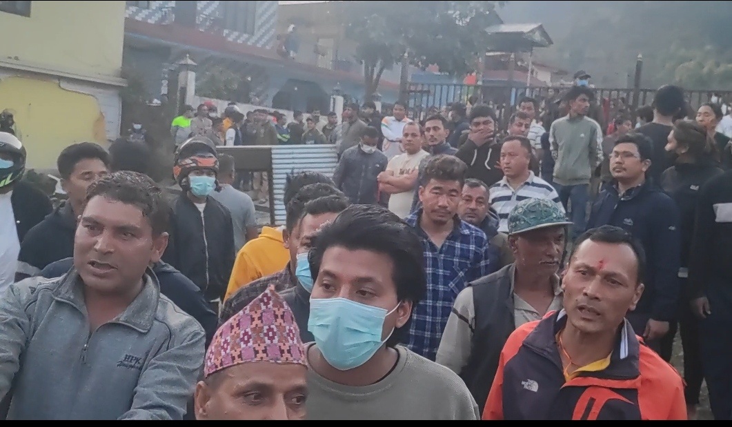 स्थानीयद्वारा डुम्रे-बेँसीसहर सडकखण्ड पुनः अवरूद्ध