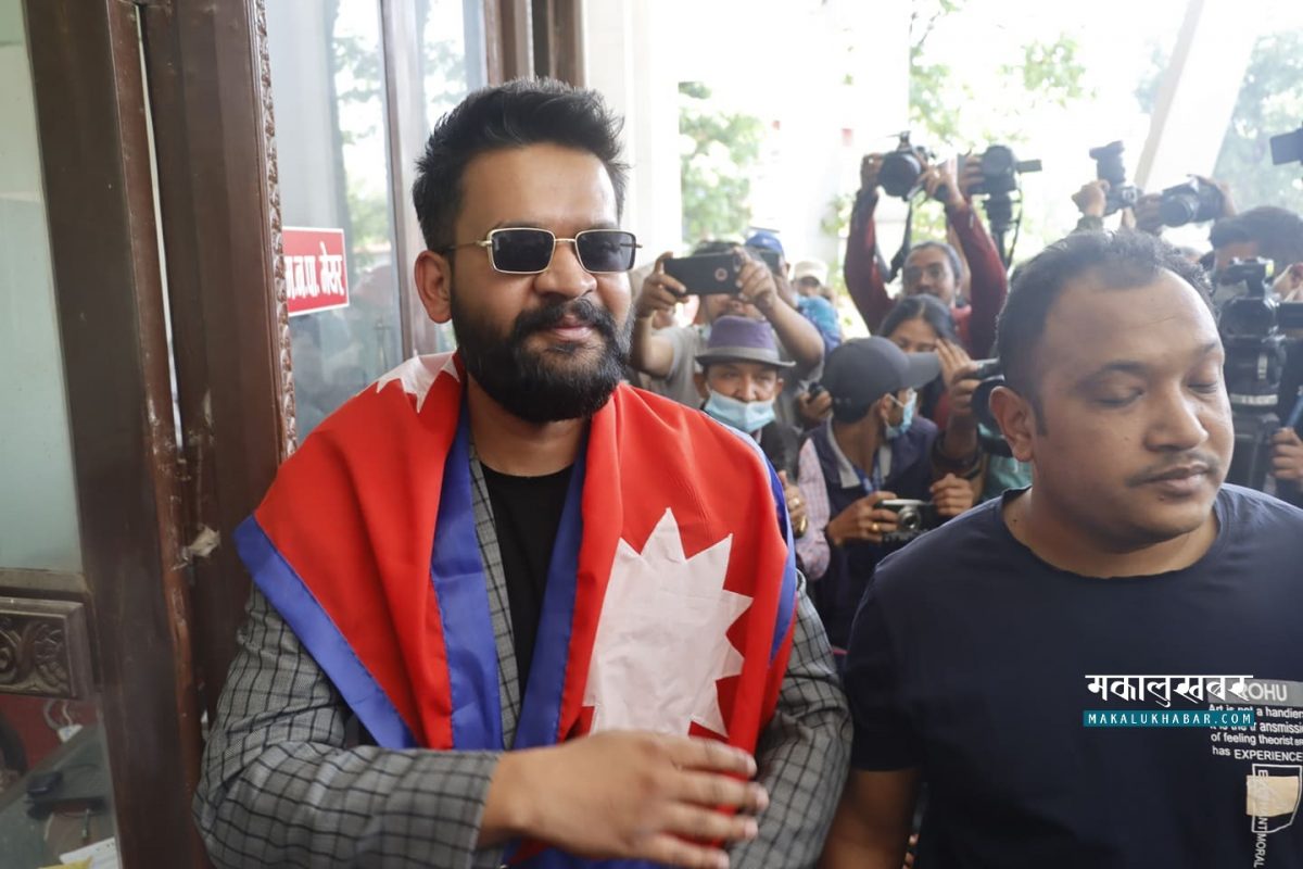 काठमाडाैँकाे मेयरमा बालेन साह निर्वाचित