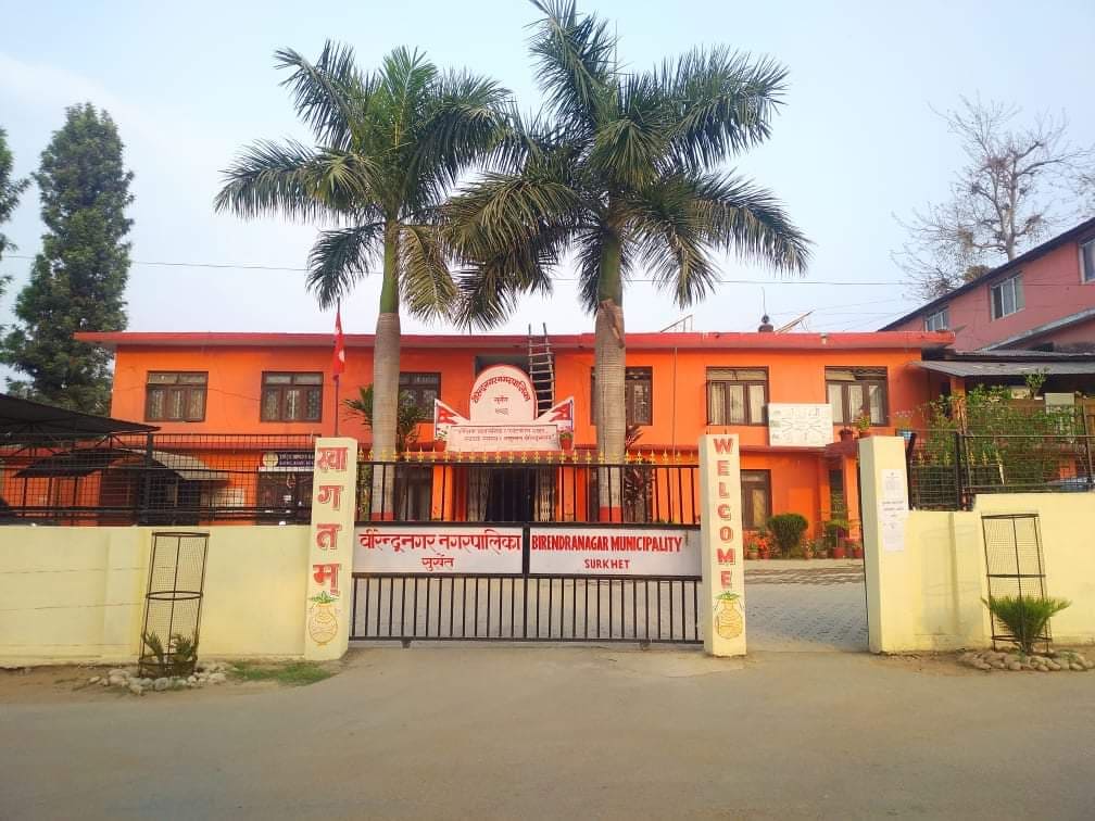 वीरेन्द्रनगरमा स्वतन्त्र उम्मेदवारलाई मुढा, तरा र गुलाबको फूल चुनाव चिन्ह