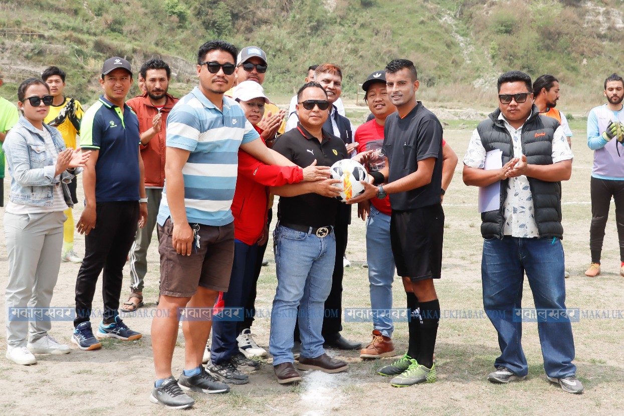 १ लाख १ हजार पुरस्कार राशीको मेयरकप फुटबल शुरू