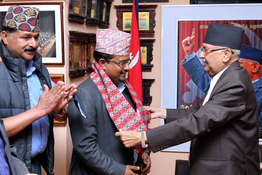 बेनिघाट रोराङ गाउँपालिका अध्यक्ष डल्लाकोटी एमाले प्रवेश