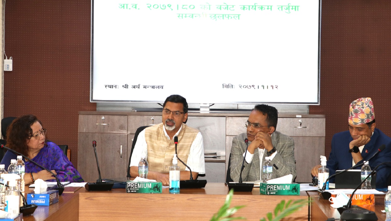 ‘दाँत कोट्याउने सिन्का पनि विदेशबाट आउँछन्, हाम्रा काठ कुहिएर जान्छन्’