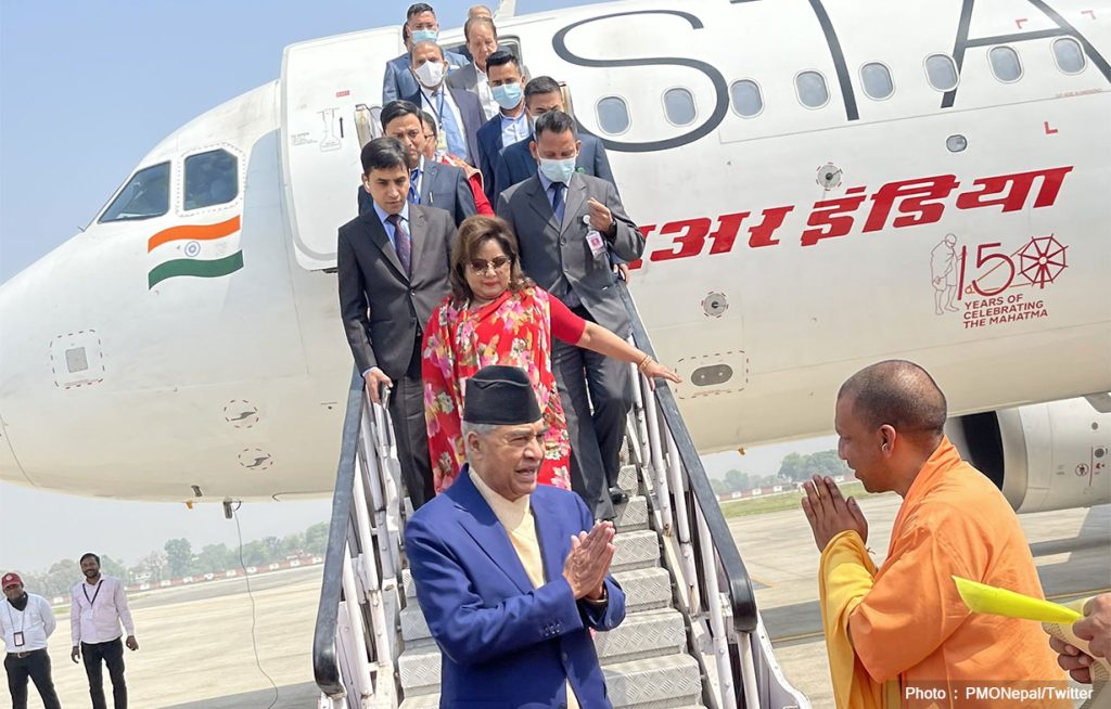 प्रधान मन्त्री देउवा बनारसमा, आदित्यनाथले गरे स्वागत