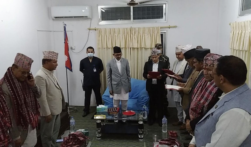 सुदूरपश्चिम सरकारमा कांग्रेसले पायो स्थान, नवनियुक्त मन्त्रीले लिए शपथ