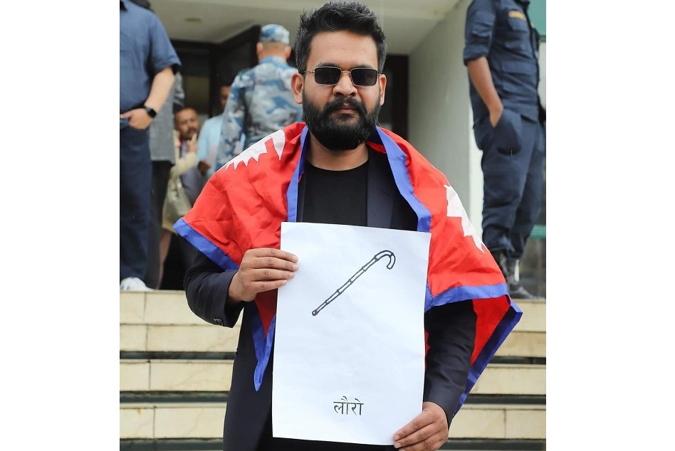 बालेन शाहले पाए लौरो !