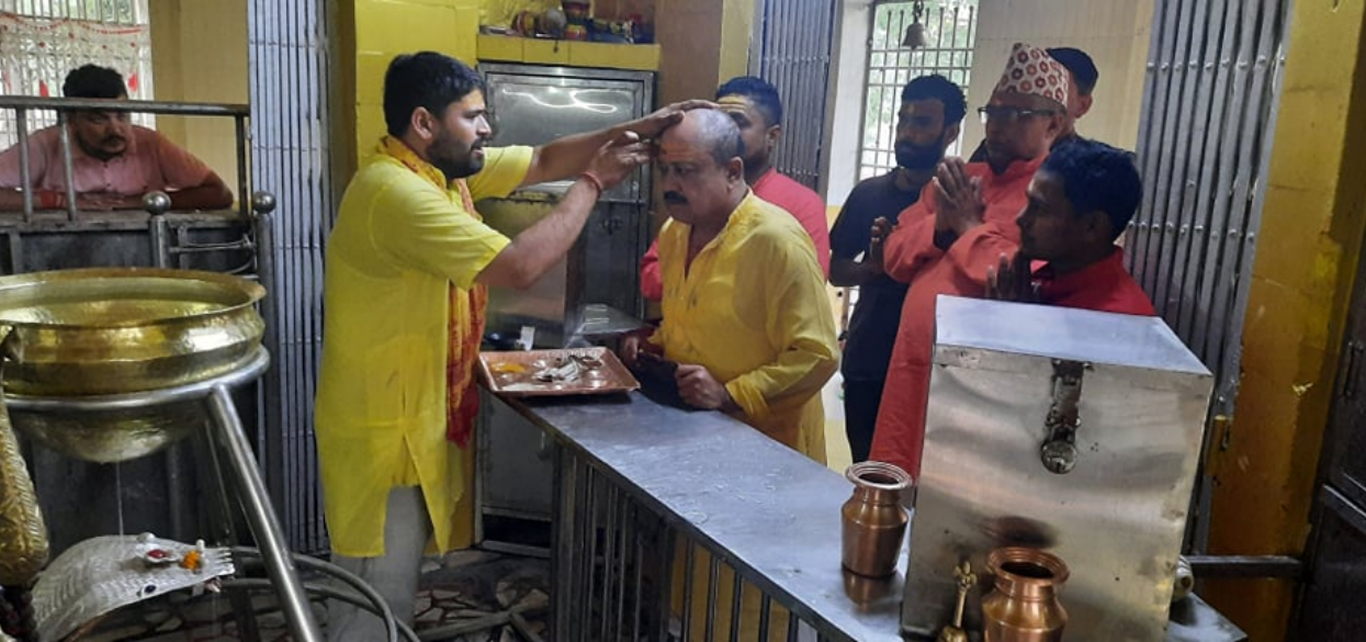 भ्रष्टाचार नगर्ने किरिया खान मन्दिर पुगे धनगढी मेयरका स्वतन्त्र उम्मेदवार