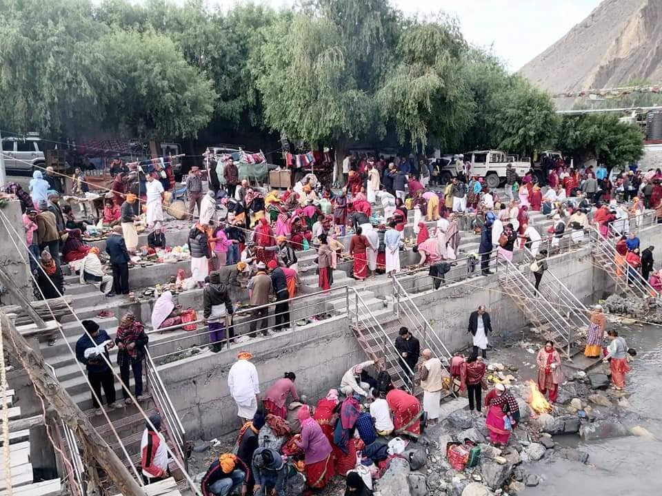 मुक्तिनाथ र कागबेनीमा दर्शनार्थीको भिड (तस्बिरहरू)