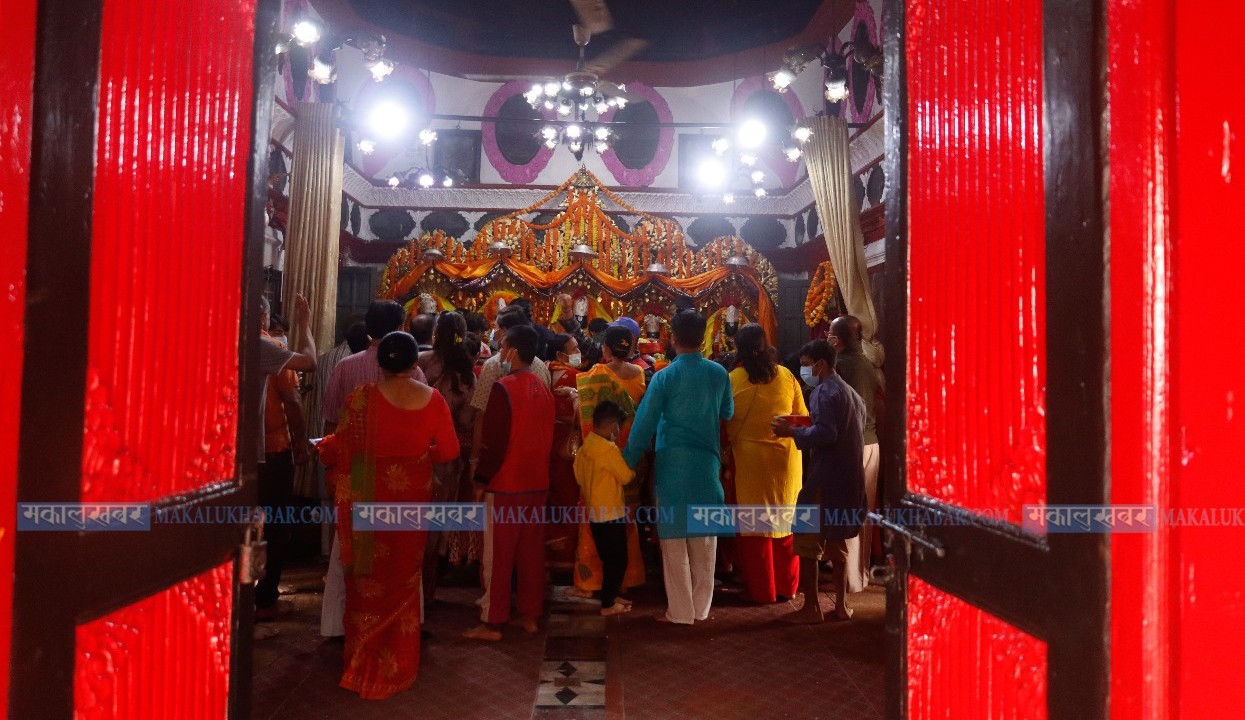 राम मन्दिरमा भक्तजनको घुइँचो (तस्बिरहरू)