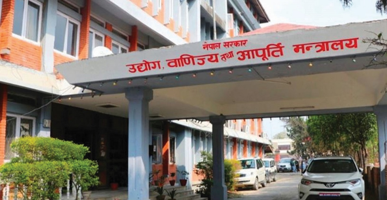 मोबाइल, मोटरसाइकलदेखि मदिरा र ताससम्म नेपाल भित्र्याउन बन्देज (सूचीसहित)