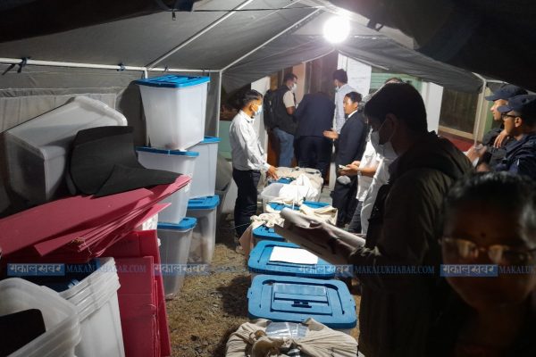 सभागृहमा मतपेटिका