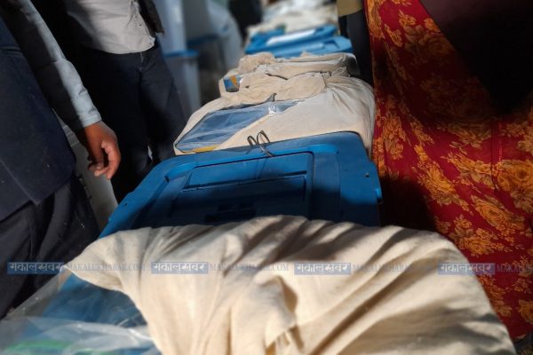 सभागृहमा मतपेटिका