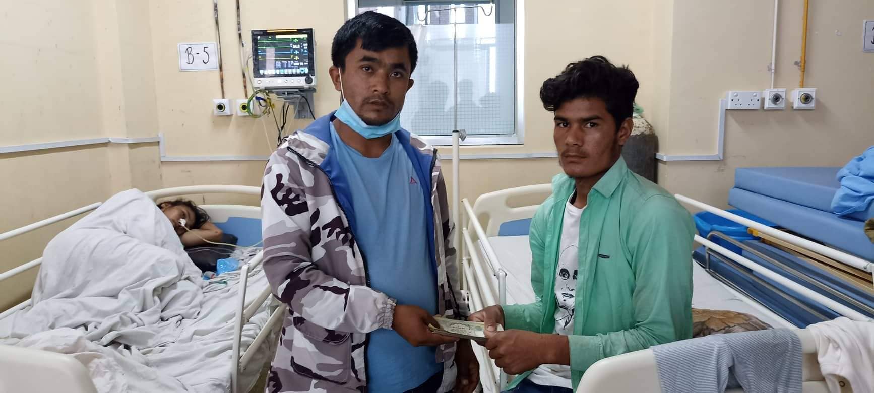 आगोले जलेकी लोकशरी कुँवरको उपचारार्थ सङ्कलित ३६,८५८ हस्तान्तरण
