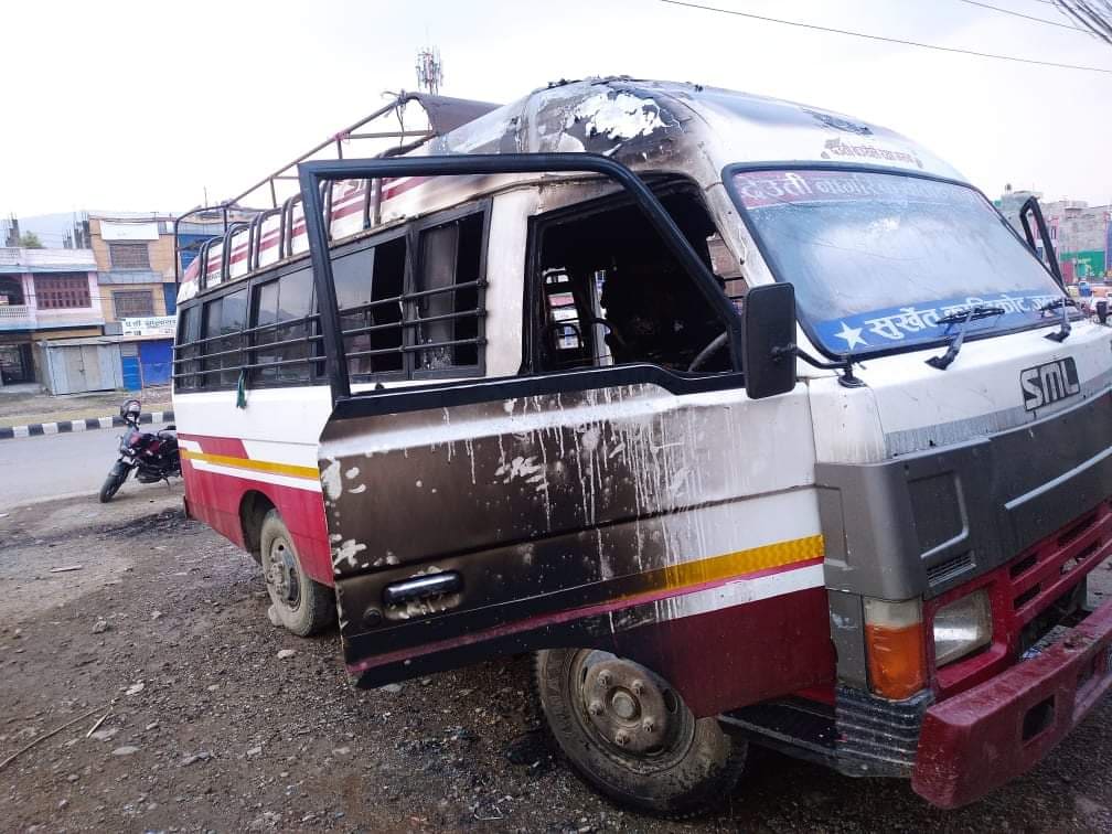 सुर्खेतमा गठबन्धनले प्रचारमा प्रयोग गर्ने दुई वटा गाडीमा आगजनी