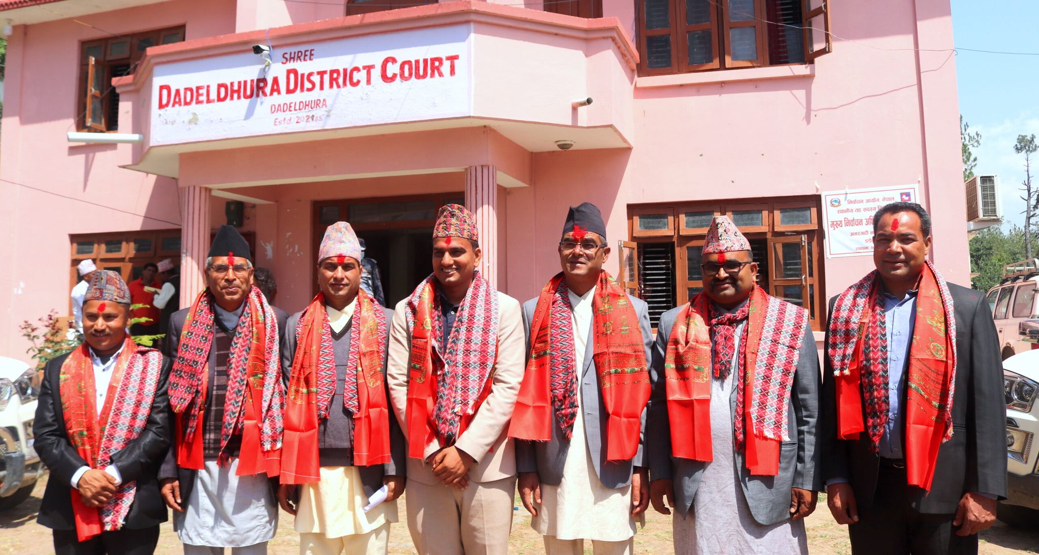 डडेल्धुराका नवनिर्वाचित पालिका प्रमुखहरूले सपथ लिए