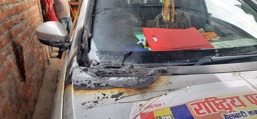 राप्रपाका मेयरका उम्मेदवारको गाडी जलाइयो