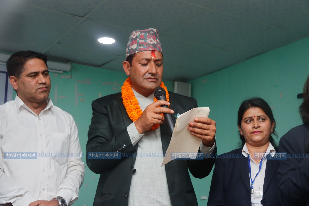 गाेकर्णेश्वर नगरपालिकाका नवनिर्वाचित पदाधिकारीहरूले लिए शपथ (तस्बिरसहित)