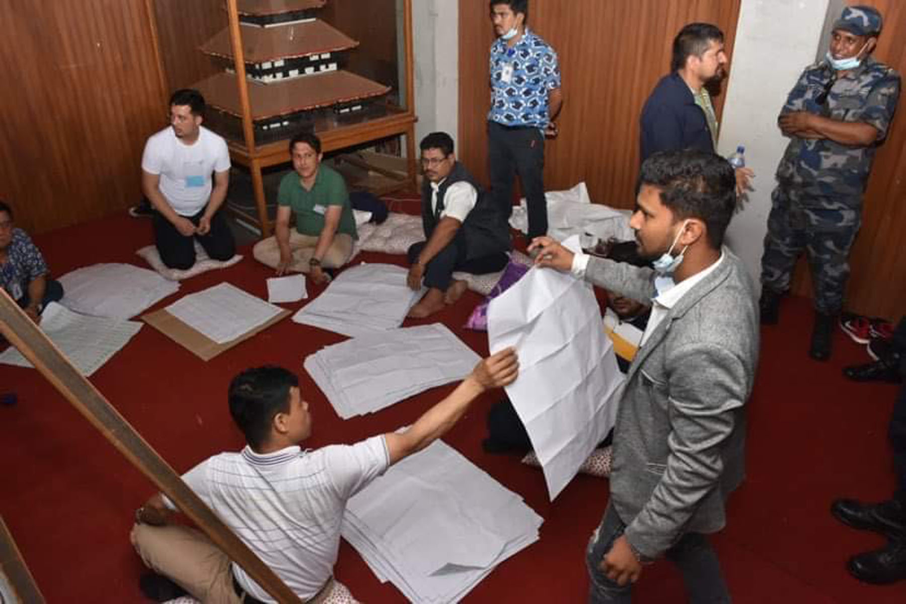 स्थानीय तह निर्वाचनकाे मतगणना जारी, ३५ हजार बढी प्रतिनिधि छानिने