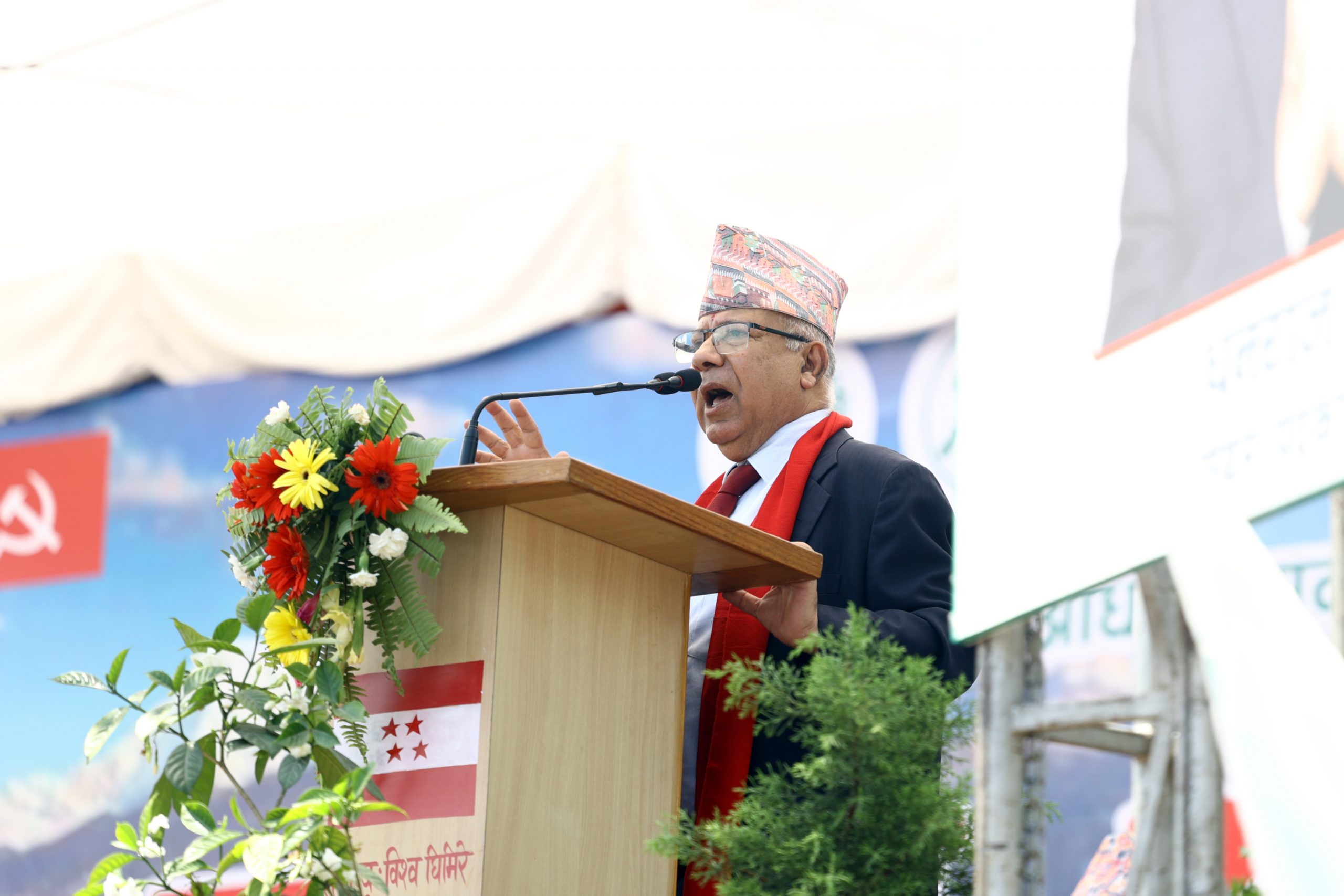 केपी ओली बयलगाढा दर्शनका प्रवर्तक, संविधानको माया छैन : नेपाल