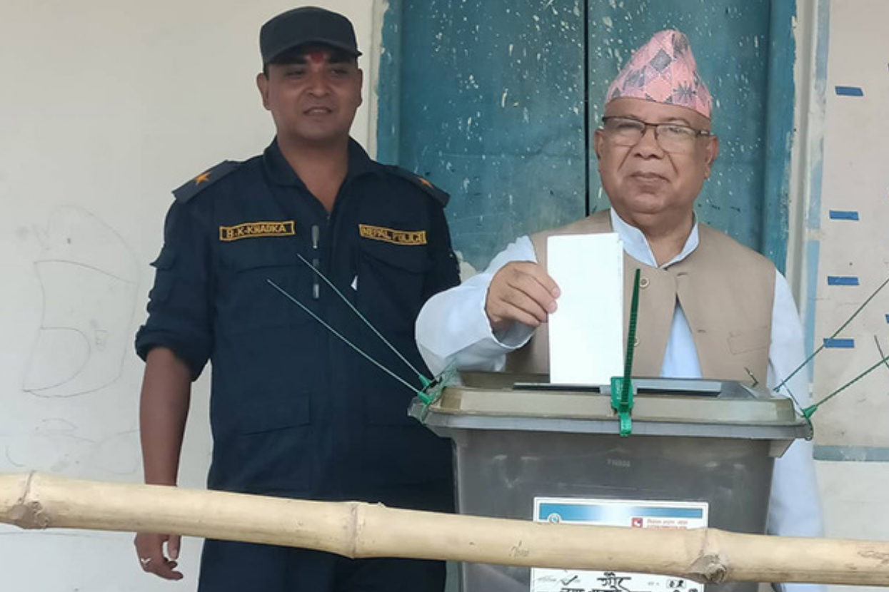 निर्वाचन आयोगले पैसा र भाेजभतेर राेक्न सकेन : अध्यक्ष नेपाल