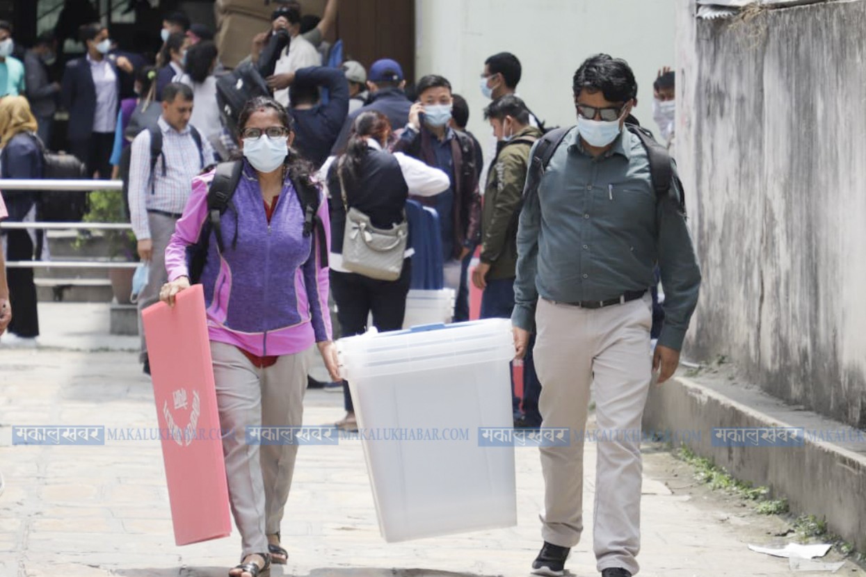 निर्वाचन तयारी : उपत्यकामा पुग्दै निर्वाचन साम्रगी (तस्वीरसहित)