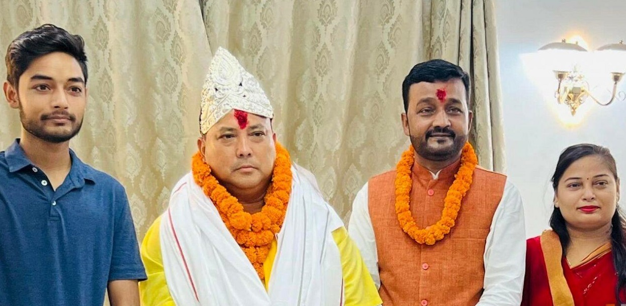 राजेशमानलाई चाँदीको मुकुट, वीरगञ्जमा चलेन नोटको जादु