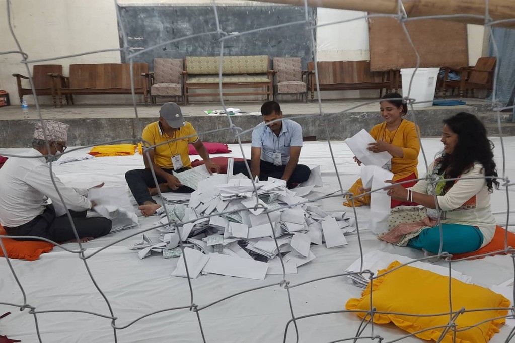रंगेलीमा मतगणना स्थलमा प्रहरी र दलका कार्यकर्ताबिच झडप