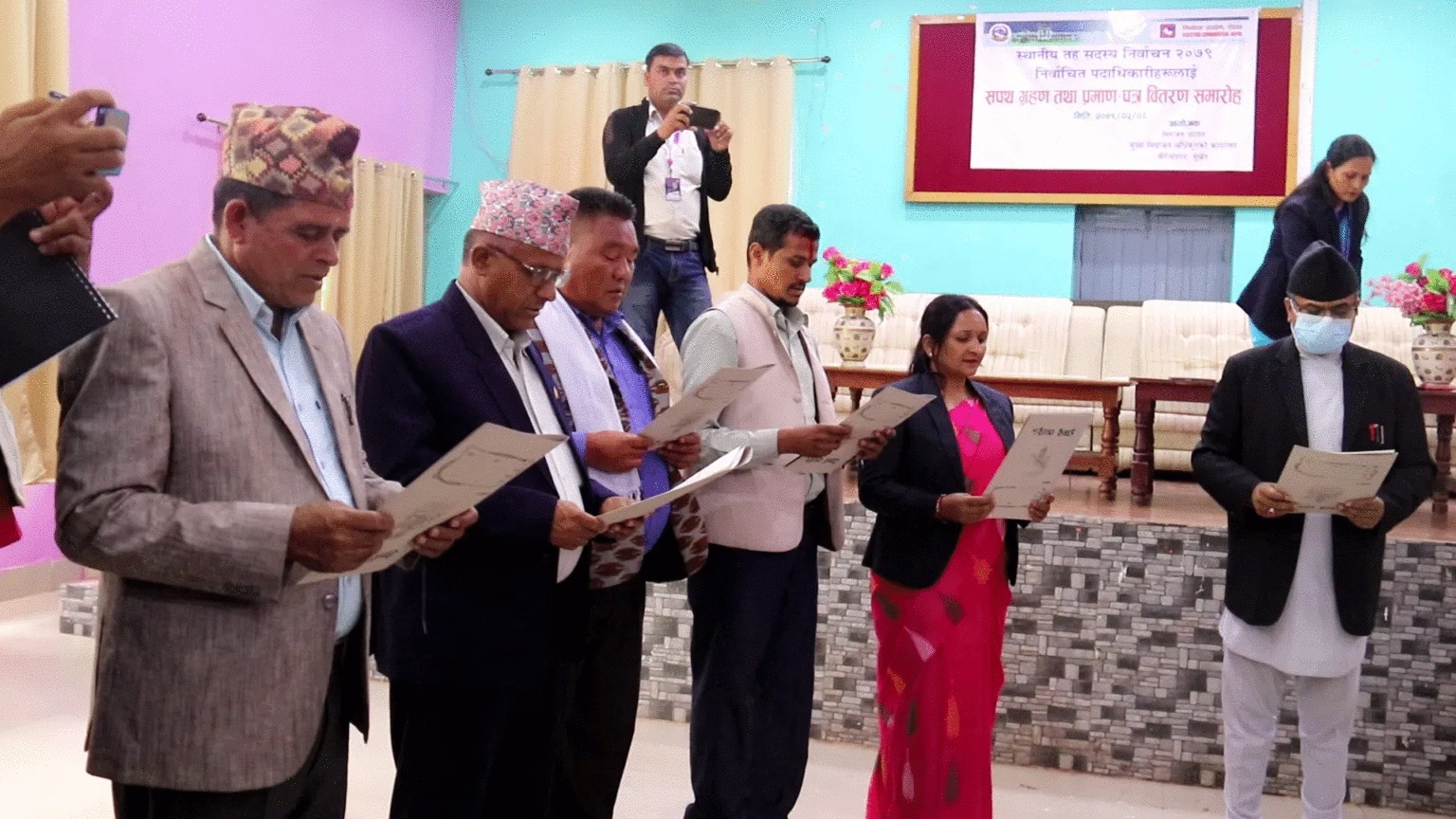सुर्खेतका सबै निर्वाचित प्रमुखहरूले लिए सपथ