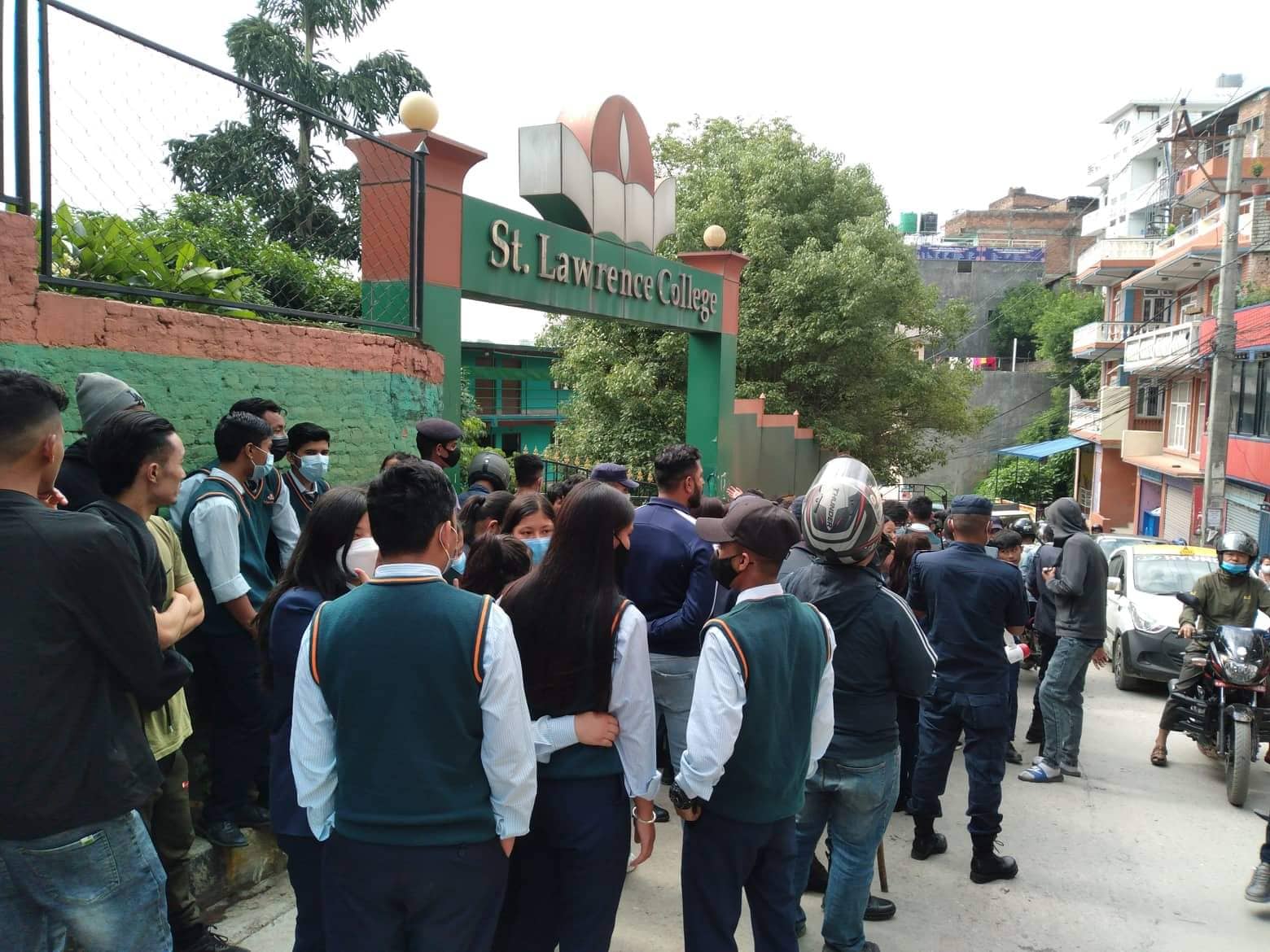 विद्यार्थीलाई दुर्व्यवहार गरेकाे आराेपमा सेन्ट लरेन्स कलेजका शिक्षक पक्राउ