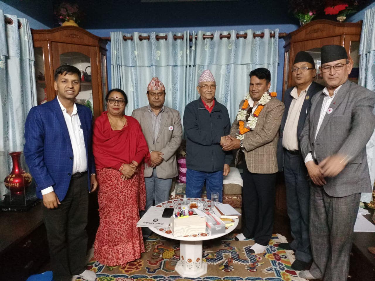 राखेपका पूर्व सदस्य एमाले प्रवेश, ओलीले गरे स्वागत