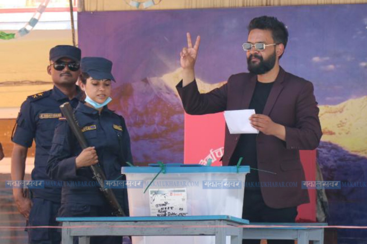 बालेनले यसरी गरे मतदान (तस्बिरहरू)