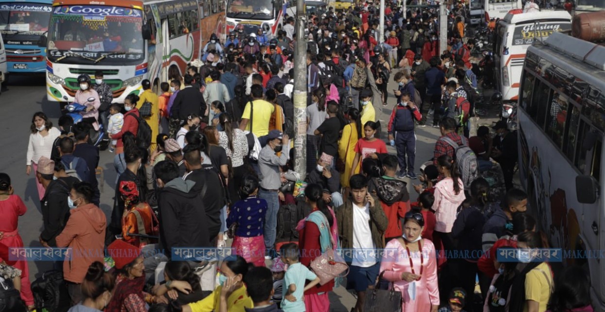 भोट हाल्न उपत्यका छाड्नेको लर्को (तस्बिरहरू)