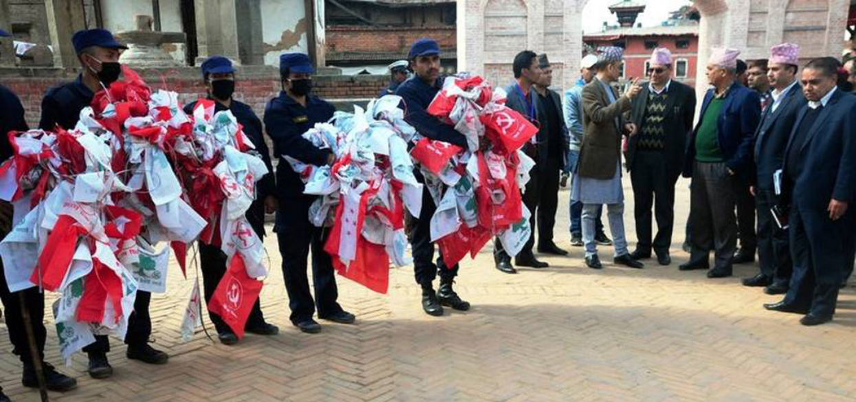 भक्तपुरमा आचारसंहिता विपरीतका प्रचार सामग्री हटाइँदै