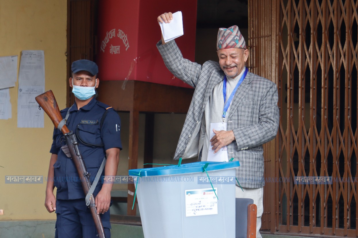 बागबजारस्थित पद्मकन्याबाट केशव स्थापितले गरे पहिलो मतदान (तस्बिरहरू)